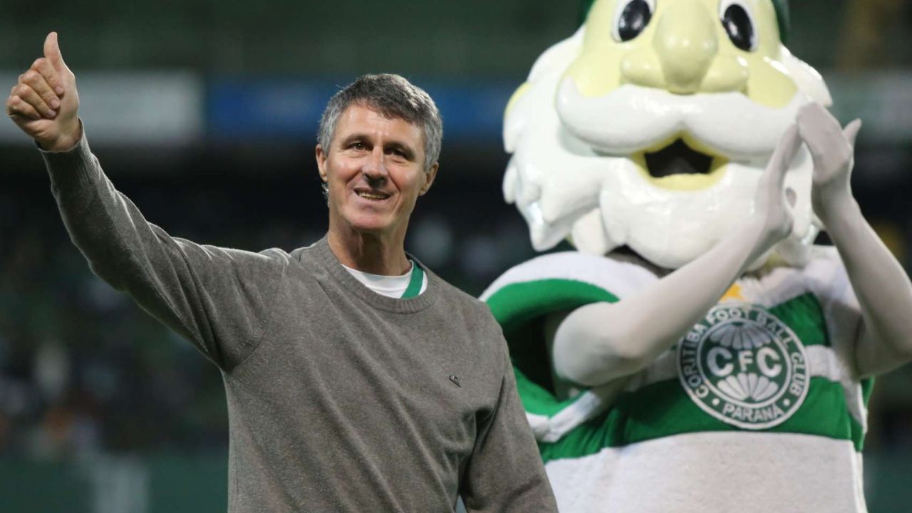 Marildo, campeão brasileiro pelo Coritiba, morre aos 62 anos