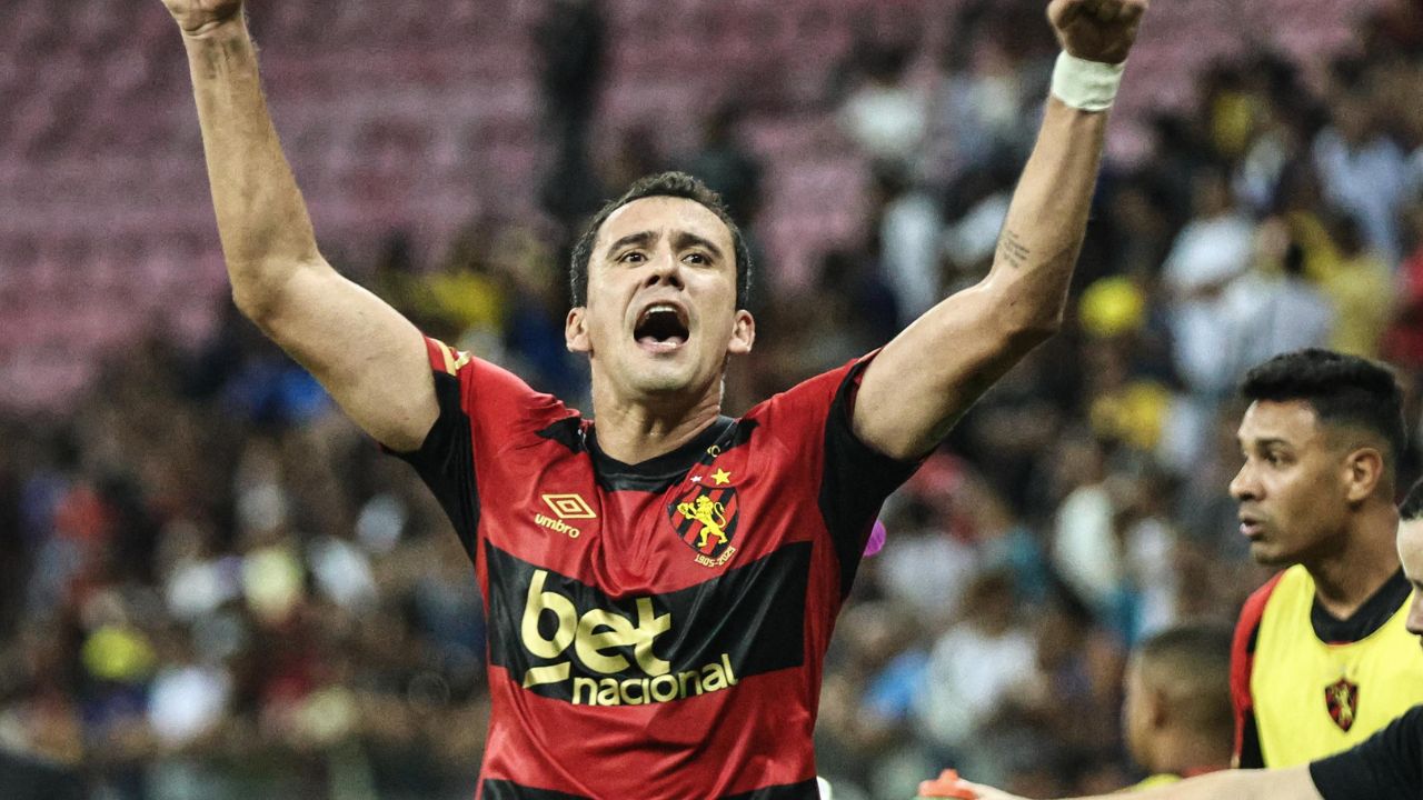 "Volta por cima": Ex-Athletico, Pablo vira herói em novo clube